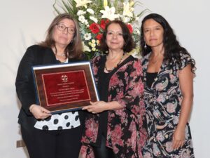 ESPOSA E HIJA DR.SALGADO